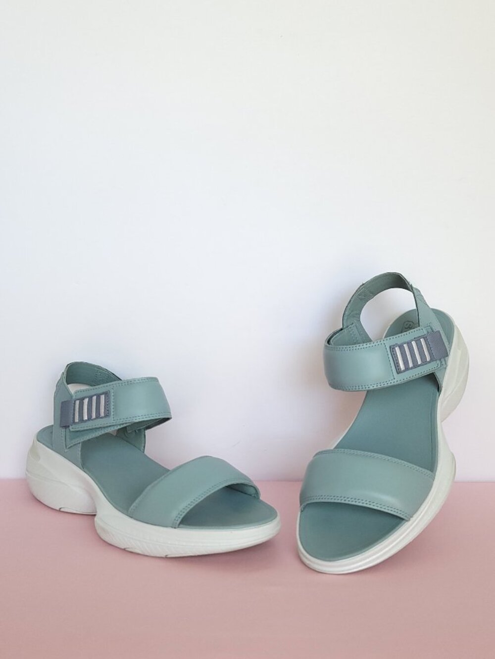 SOREL USED Explorer Blitz Stride Wedge Sport Sandals- Crushed Blue. Women’s 9.5⭐
